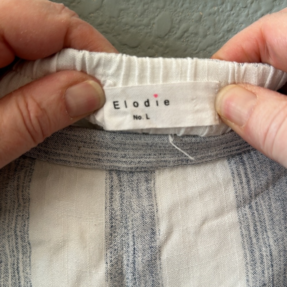 Elodie women’s size L light, flowy 3/4 pants. White with blue stripe, p… - Picture 4 of 8